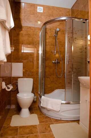 Отель Naftusya Hotel Трускавец Стандартный двухместный номер с 1 кроватью-6